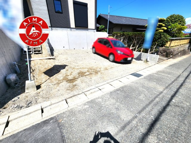 那珂川市片縄西5丁目第3-1棟（1号棟）の駐車場|広々した駐車場になります。3台並列駐車となります。