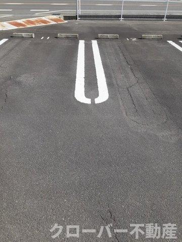 アヴニールＢの駐車場