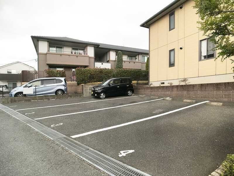 福岡市東区唐原４丁目のアパートの駐車場