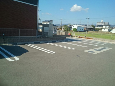 【駐車場】 | ピオニール岡田 | 駐車場に車を止められます
