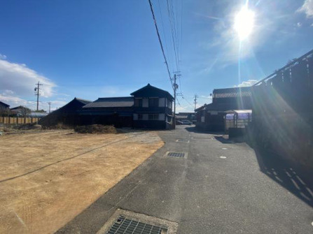 知多市日長字山之腰　売り土地の前面道路含む現地写真
