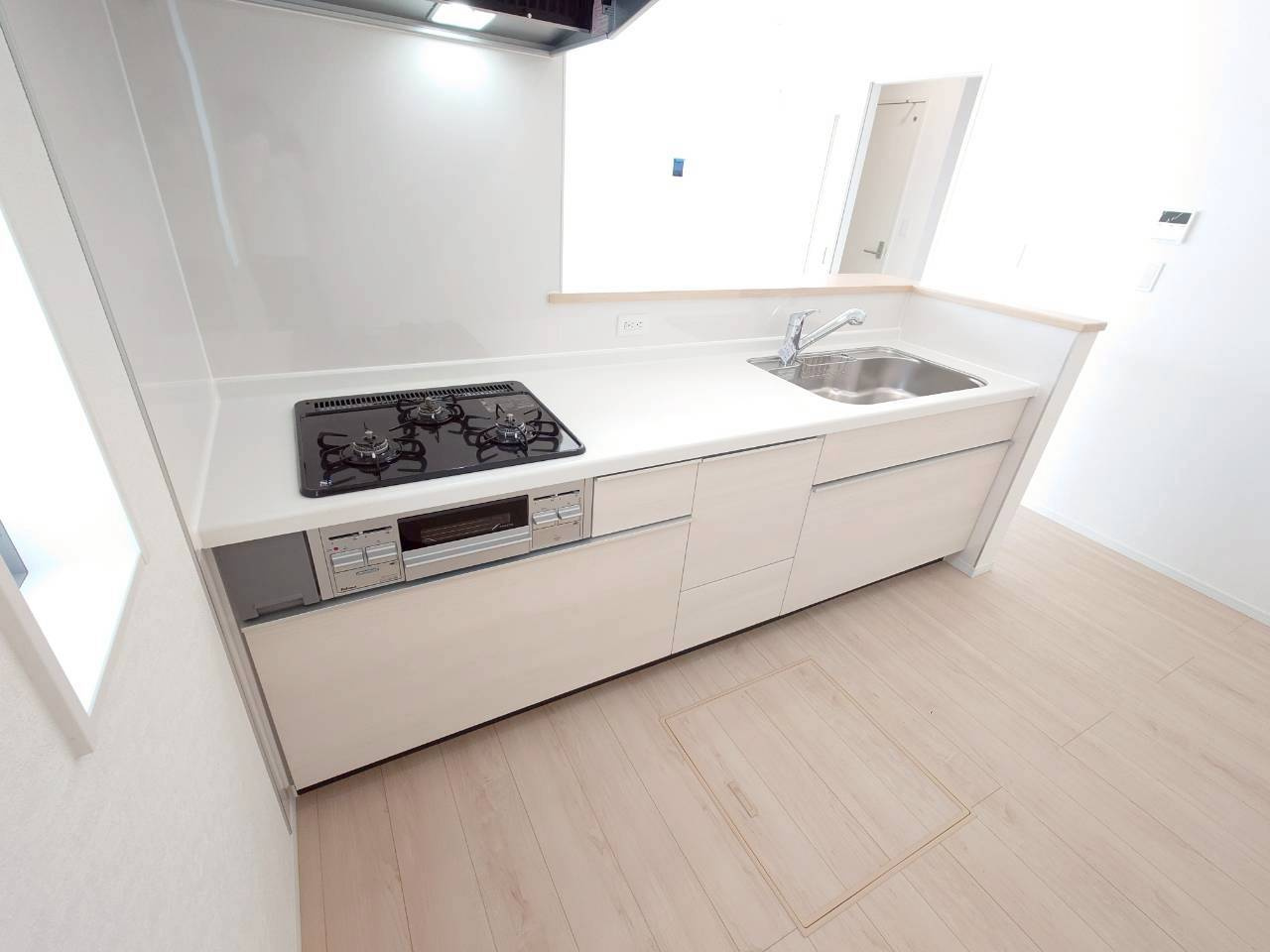 ♥♥うるま市与那城屋慶名第6-2号棟（全4棟）のキッチン|コンパクトなキッチンで掃除もラクラク