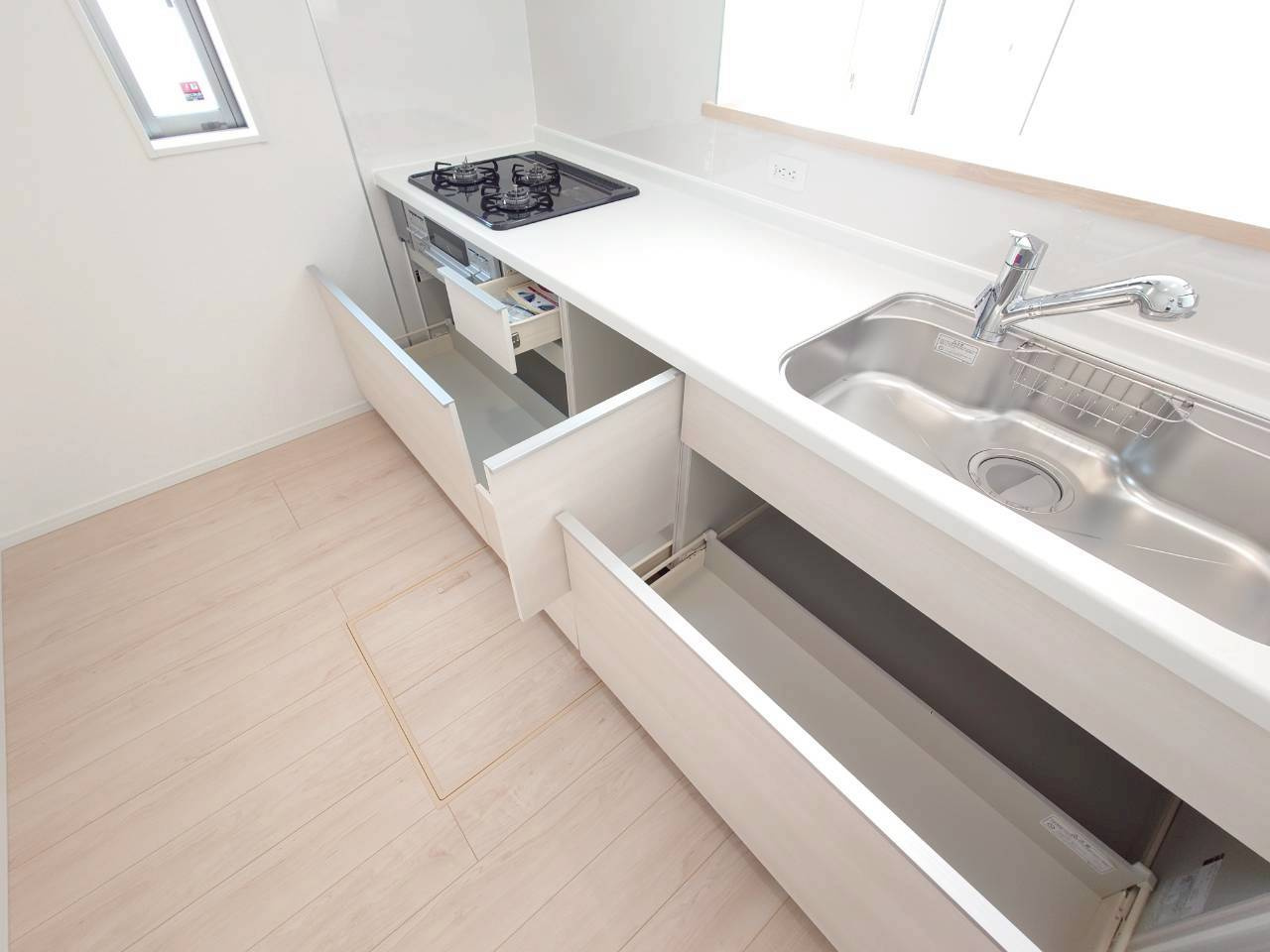 ♥♥うるま市与那城屋慶名第6-2号棟（全4棟）のキッチン|コンパクトなキッチンで掃除もラクラク