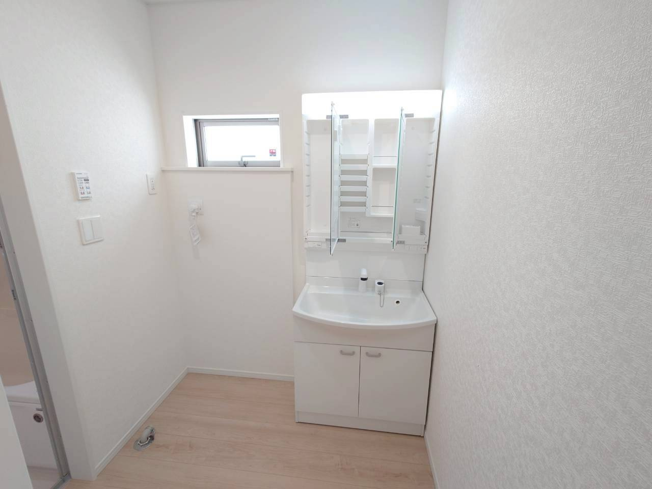 ♥♥うるま市与那城屋慶名第6-2号棟（全4棟）の独立洗面台|独立洗面台で身支度をすべて済ませてしまいましょう