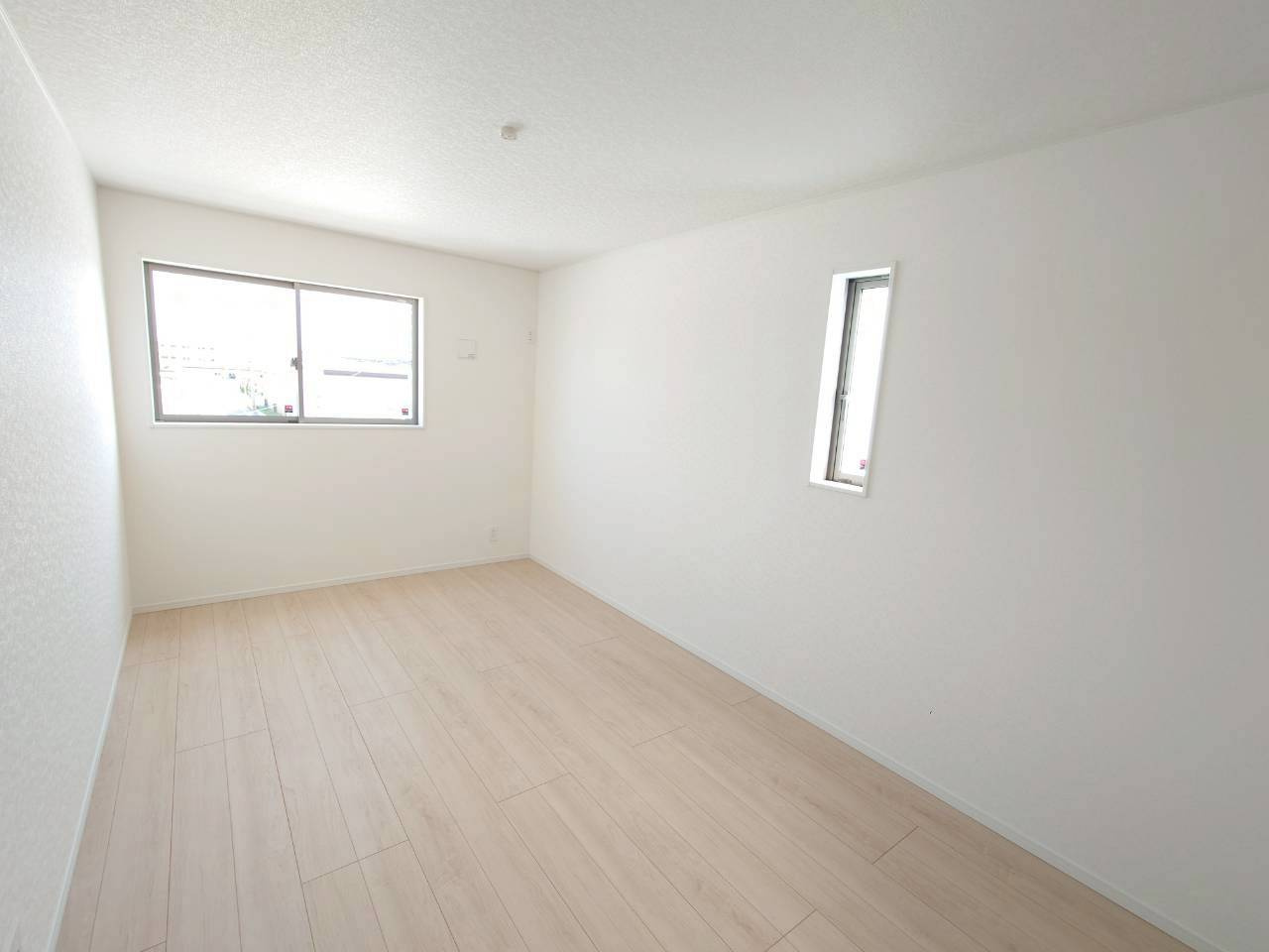 ♥♥うるま市与那城屋慶名第6-2号棟（全4棟）の洋室|明るい洋室です