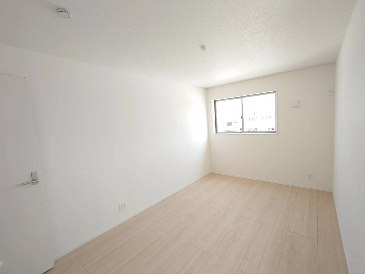 ♥♥うるま市与那城屋慶名第6-2号棟（全4棟）の洋室|個人の部屋や寝室として使える洋室です