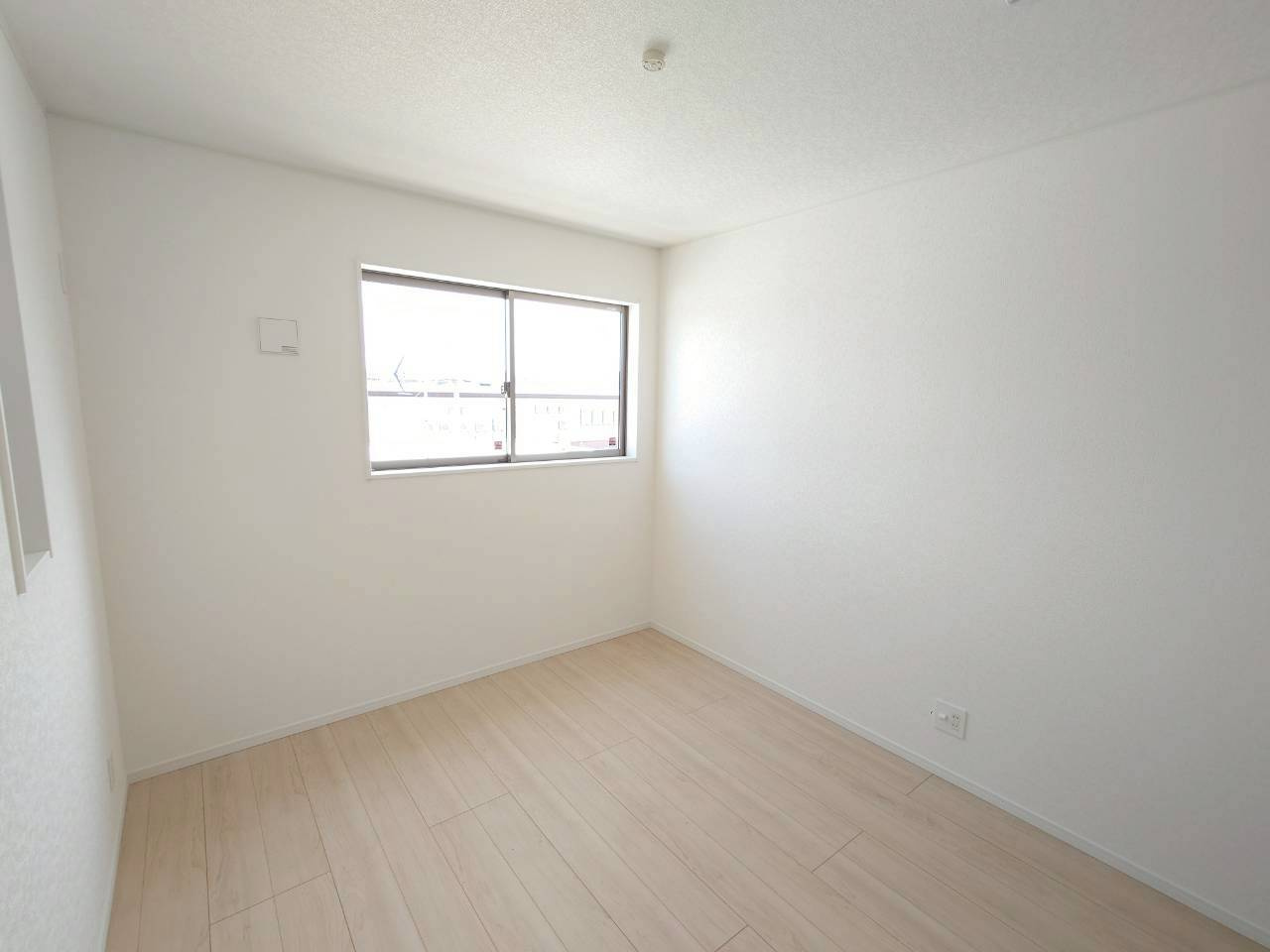 ♥♥うるま市与那城屋慶名第6-2号棟（全4棟）の洋室|明るい洋室です