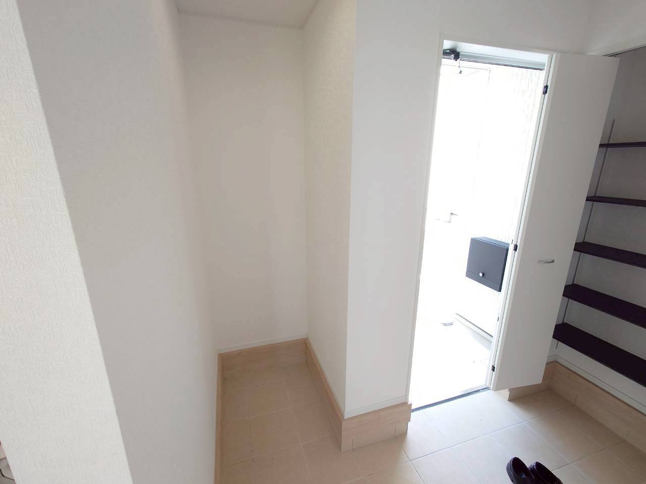 ♥♥うるま市与那城屋慶名第6-2号棟（全4棟）の玄関|玄関です