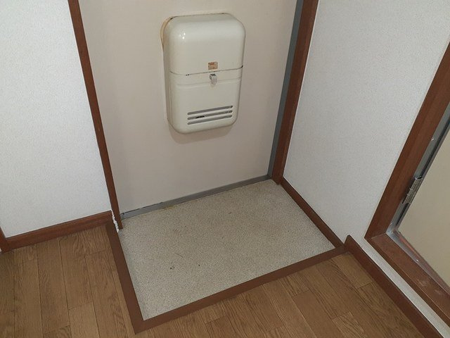 光ハイツ・杉本の玄関