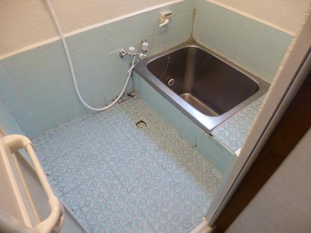新見荘の浴室