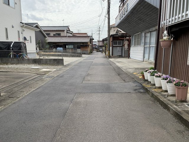 各務原市鵜沼各務原町３丁目の前面道路含む現地写真