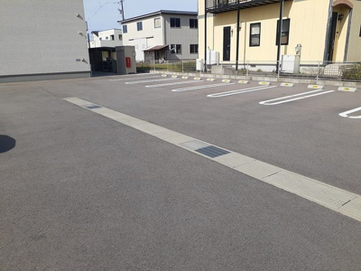 【駐車場】 | ラフレシール戸破