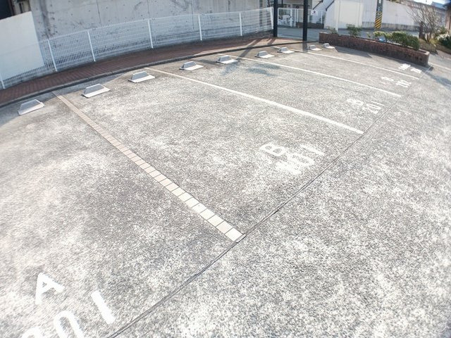 エスポワール御立Ａの駐車場