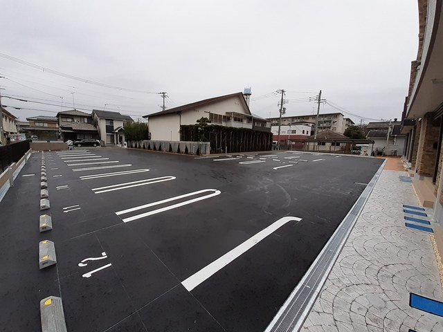 ファンド野里Ⅱの駐車場