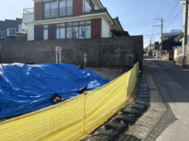 【前面道路含む現地写真】