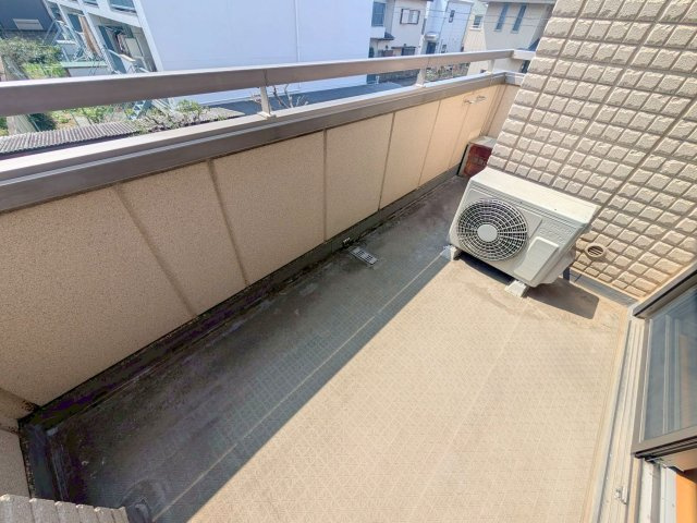 ラシュレ三鷹のバルコニー