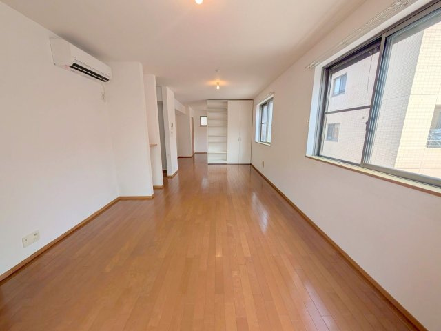 ラシュレ三鷹の居間・リビング