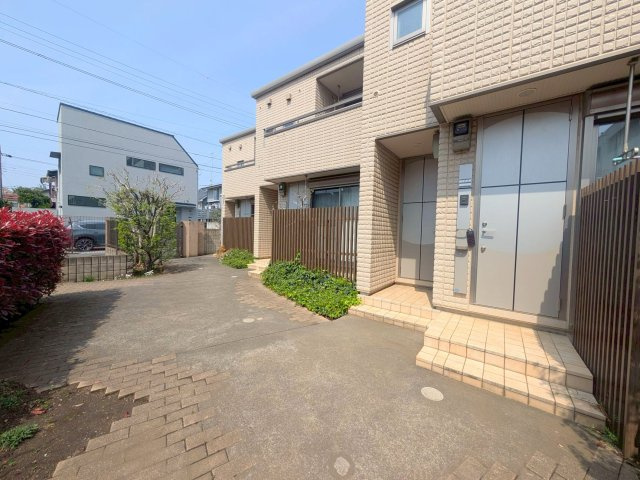 ラシュレ三鷹のエントランス