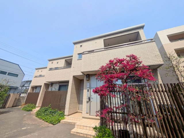 ラシュレ三鷹の外観