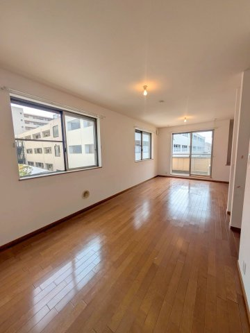 ラシュレ三鷹の洋室