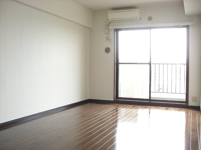 朝日パリオ戸田中町弐番館の居間・リビング