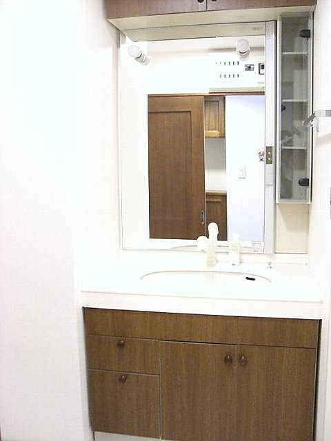 朝日パリオ戸田中町弐番館の洗面所
