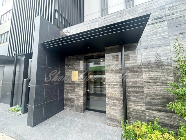 平塚市八重咲町の賃貸マンションのエントランス