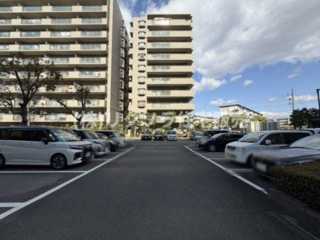 オークヒルズ香里園三番館の駐車場|■物件内覧・資金計画相談・住宅ローン相談、リフォーム相談、お問合せ受付中■
※当日・翌日のご内覧、ご相談はお電話でのお問合せがスムーズです！