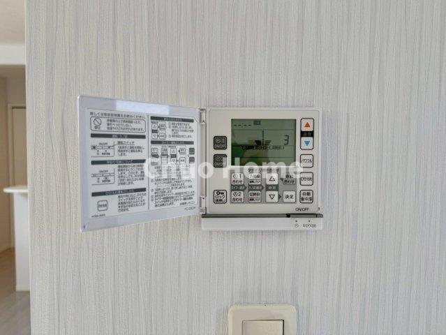 江東区亀戸7丁目中古住宅の冷暖房・空調設備|【床暖房】冬は足元から暖めてくれる床暖房はエアコンとは違って埃が舞いませんので健康にも良さそうですね。