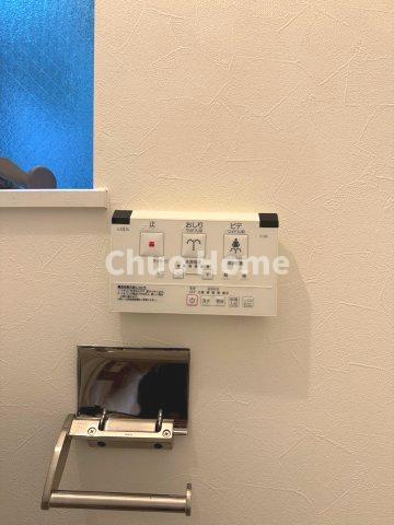 江東区亀戸7丁目中古住宅の内装|【ウォシュレット】清潔に使いたいお手洗いには最適な設備です。もちろんウォームレットも標準装備です。