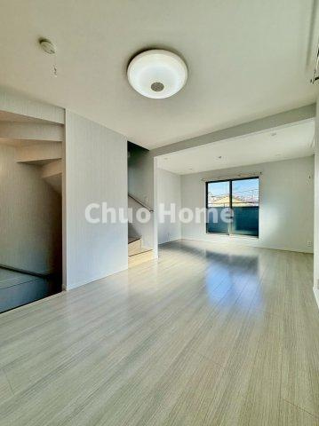 江東区亀戸7丁目中古住宅の居間・リビング|リビングダイニング