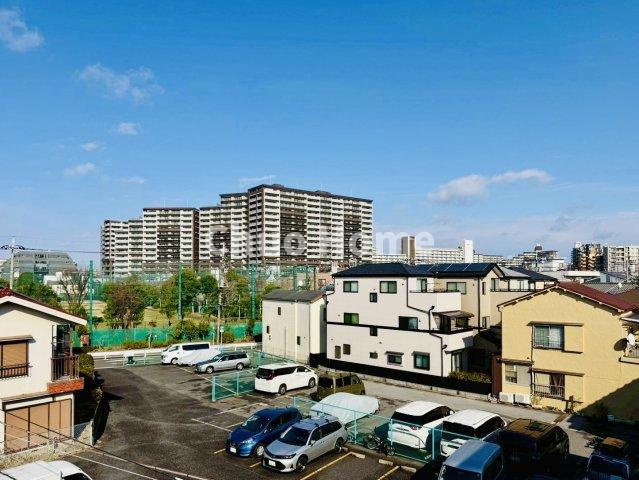 江東区亀戸7丁目中古住宅の展望|手を伸ばせば、ふれることが出来そうな環境が、そのままインテリアになったような印象です。その豊かな眺望にふさわしい空間には、通風・採光にも優れ、心地よい光と風があふれています