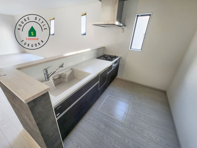 福岡市西区周船寺2丁目第2-2棟（8号棟）の内観：施工例|キッチン。グリル・食器洗い乾燥機・浄水器も完備。