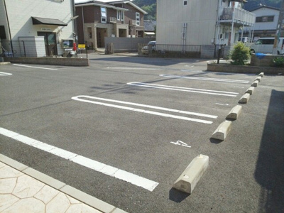 【駐車場】 | セレッソ・Ｋ・Ｋ | 駐車場に車を止められます
