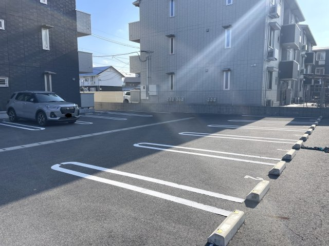 ザ　サンハート八代の駐車場