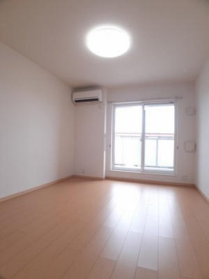 【内装】 | パルティシオン | 明るい色調の室内です