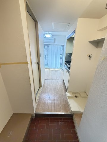 ネオハイツ三宮の玄関