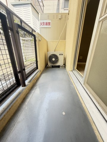 ルーブル西灘のバルコニー