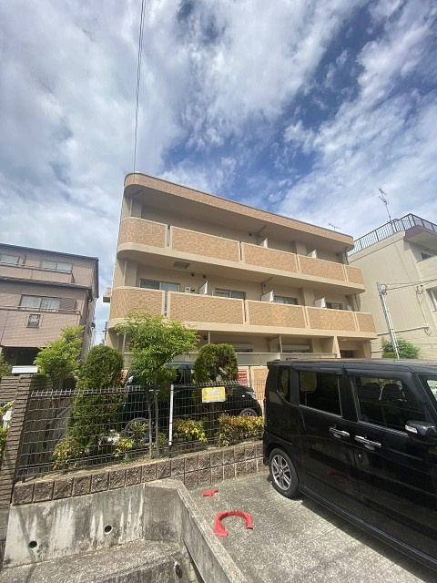 ジュネス里中の外観