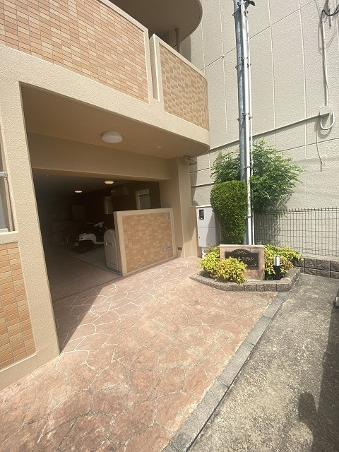 ジュネス里中の外観