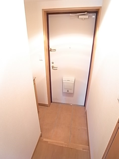 ジュネス里中の玄関