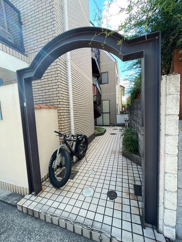 サンパレス21門戸（下大市東町）のエントランス