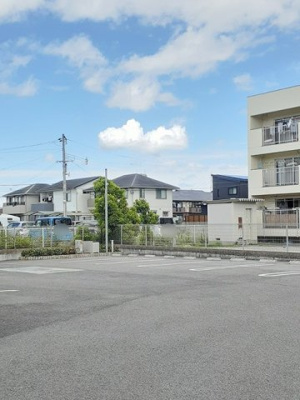 【駐車場】 | エスポワールＲｅｉｗａ | 駐車場に車を止められます
