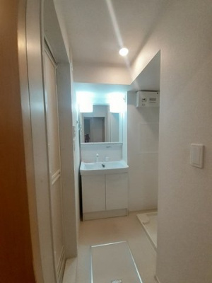 【洗面所】 | エスポワールＲｅｉｗａ | スペースが確保できる洗面所です