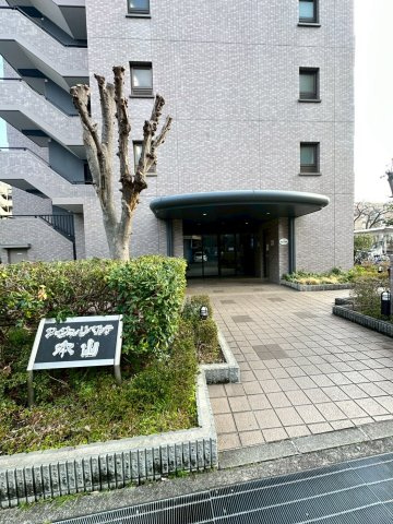 アージュ・リベルテ本山のエントランス