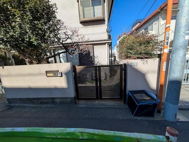 太田アパートのエントランス| 