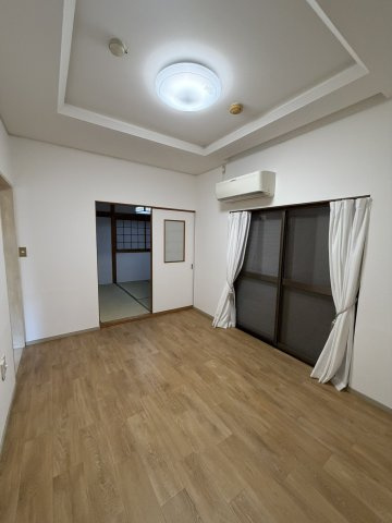 岸和田市藤井町1丁目貸家の洋室