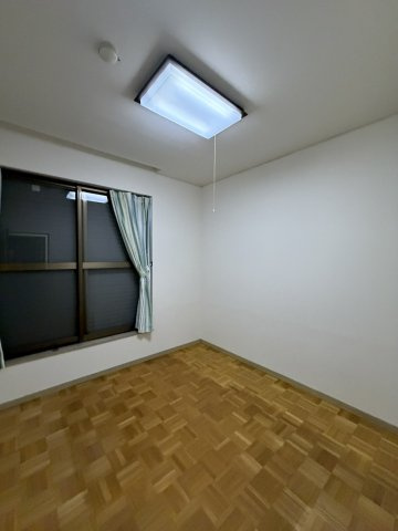 岸和田市藤井町1丁目貸家の洋室