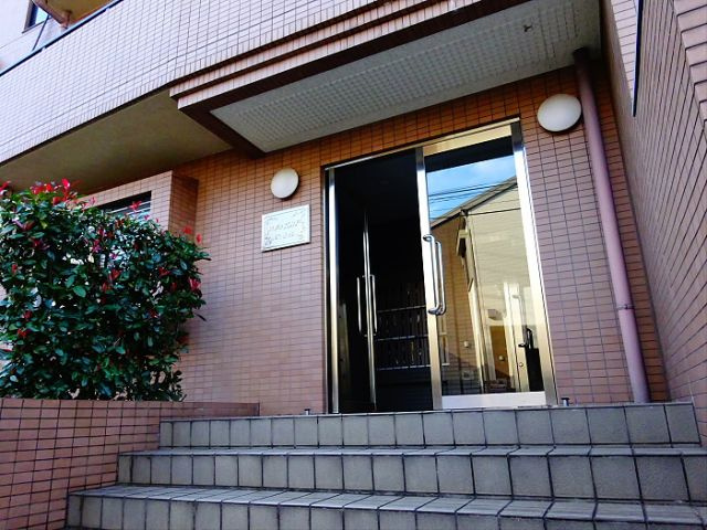 ロジェ高井戸弐番館のエントランス