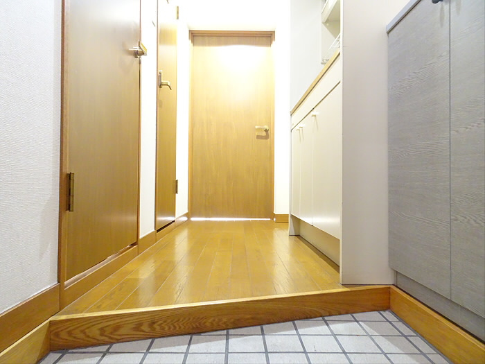 ロジェ高井戸弐番館の玄関